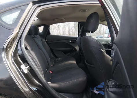 2015 Dodge Dart Sxt z USA, uszkodzony, nr VIN 1C3CDFBB4FD221481